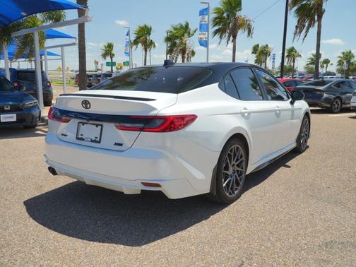 Wind Chill Pearl w/Midnight Black Metallic Roof 2025 Toyota Camry XSE