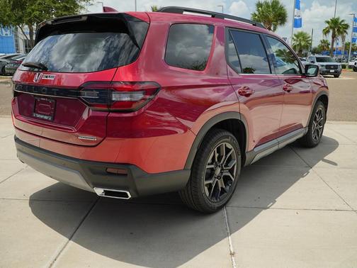 2025 Honda Pilot Touring 8-Passenger