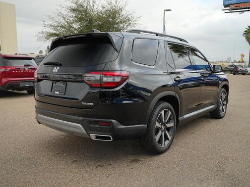 2025 Honda Pilot Touring 8-Passenger
