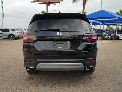 2025 Honda Pilot Touring 8-Passenger