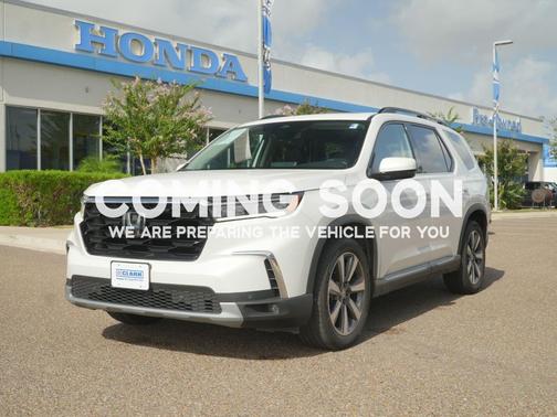 Platinum White Pearl 2023 Honda Pilot Touring 8-Passenger
