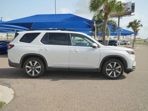 Platinum White Pearl 2023 Honda Pilot Touring 8-Passenger