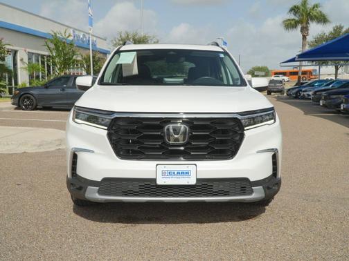 Platinum White Pearl 2023 Honda Pilot Touring 8-Passenger