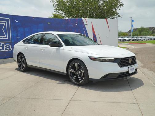 Platinum White Pearl 2026 Honda Accord SE