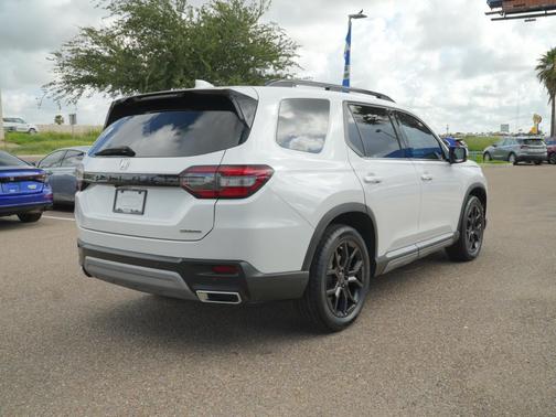 Platinum White Pearl 2025 Honda Pilot Touring 8-Passenger