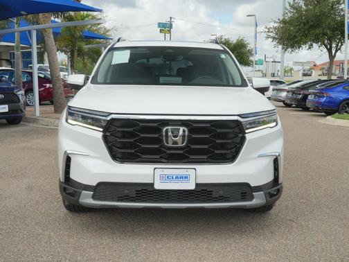 Platinum White Pearl 2025 Honda Pilot Touring 8-Passenger