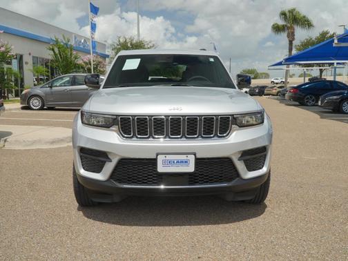 Silver Zynith 2025 Jeep Grand Cherokee Laredo