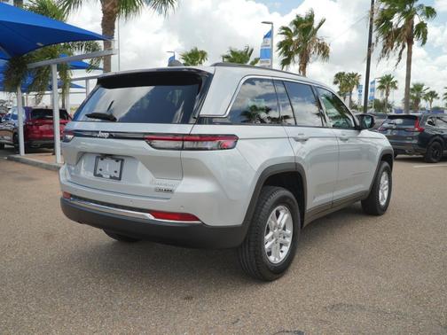 Silver Zynith 2025 Jeep Grand Cherokee Laredo