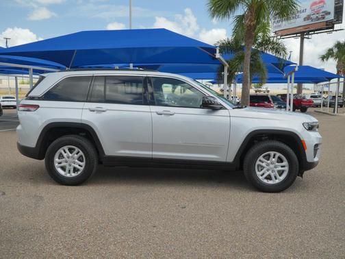 Silver Zynith 2025 Jeep Grand Cherokee Laredo