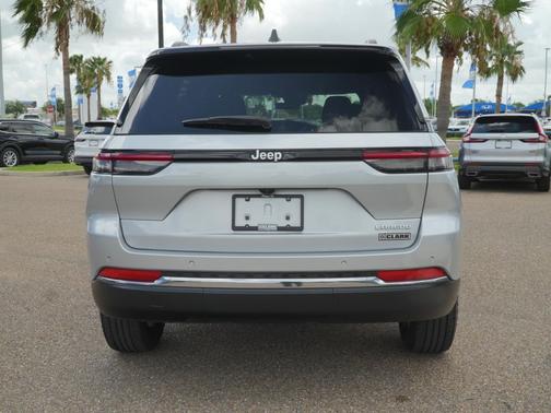 Silver Zynith 2025 Jeep Grand Cherokee Laredo