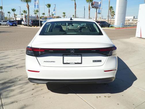 Platinum White Pearl 2026 Honda Accord SE
