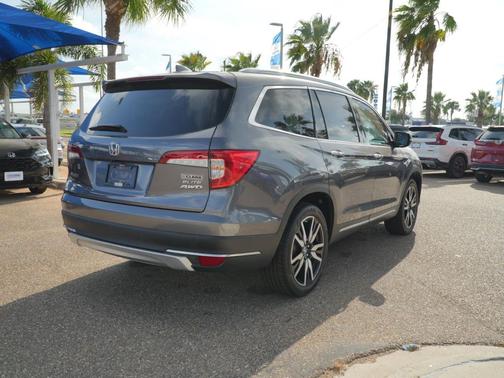Modern Steel Metallic 2022 Honda Pilot AWD Elite