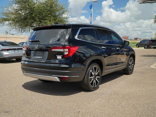 2022 Honda Pilot Touring 8-Passenger