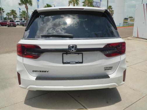 Platinum White Pearl 2026 Honda Odyssey Sport-L