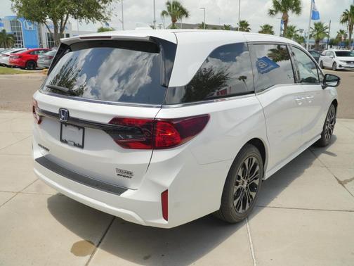 Platinum White Pearl 2026 Honda Odyssey Sport-L