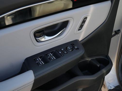 Lunar Silver Metallic 2025 Honda Pilot Touring 8-Passenger