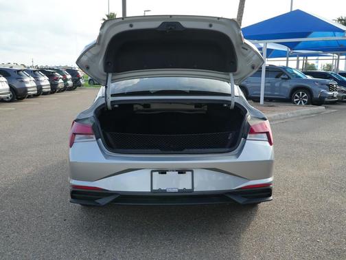 Shimmering Silver Pearl 2021 Hyundai ELANTRA SEL