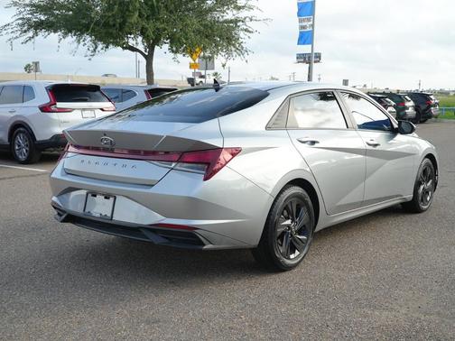 Shimmering Silver Pearl 2021 Hyundai ELANTRA SEL