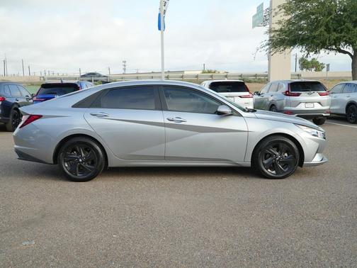 Shimmering Silver Pearl 2021 Hyundai ELANTRA SEL
