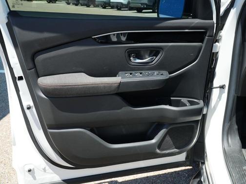 Platinum White Pearl 2026 Honda Pilot Sport
