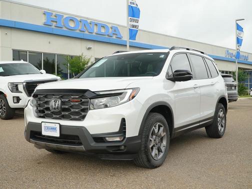 Platinum White Pearl 2023 Honda Passport AWD TrailSport