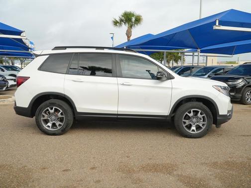 Platinum White Pearl 2023 Honda Passport AWD TrailSport