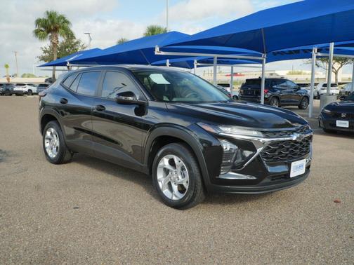Mosaic Black Metallic 2025 Chevrolet Trax LS