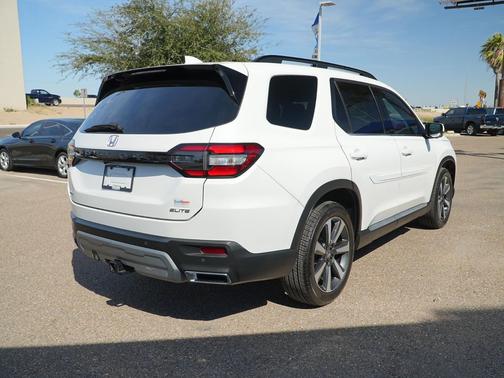 2023 Honda Pilot AWD Elite