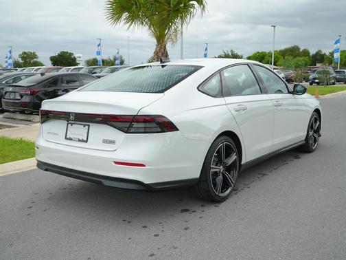 Platinum White Pearl 2026 Honda Accord SE