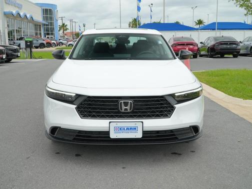 Platinum White Pearl 2026 Honda Accord SE