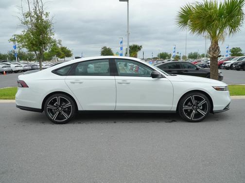 Platinum White Pearl 2026 Honda Accord SE