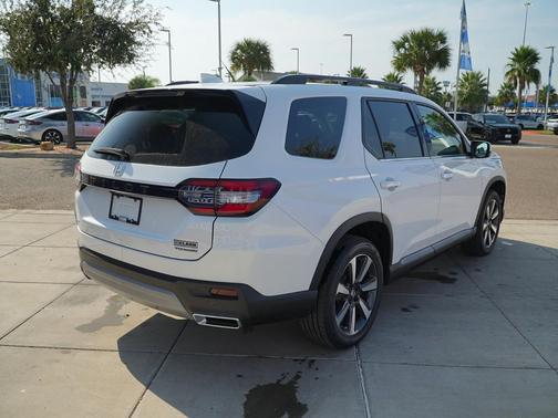 2025 Honda Pilot Touring 8-Passenger