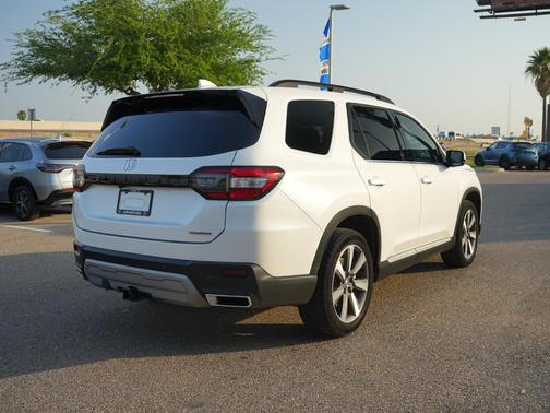 2023 Honda Pilot Touring 8-Passenger