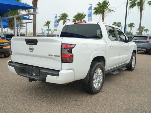 Glacier White 2023 Nissan Frontier SV