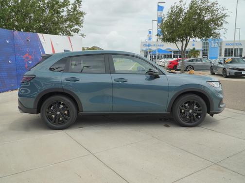 Nordic Forest Pearl 2027 Honda HR-V Sport