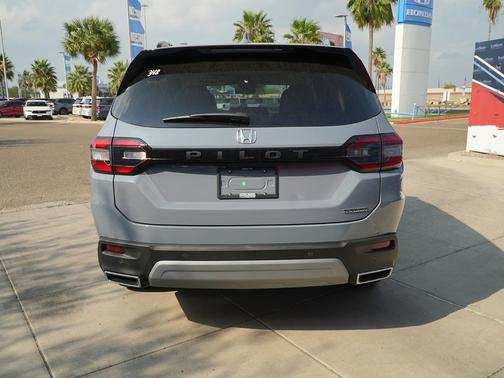 2025 Honda Pilot Touring 8-Passenger