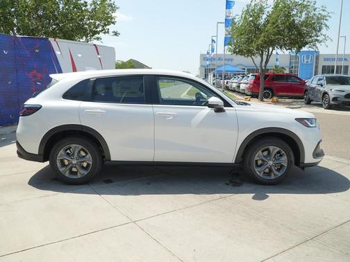 Platinum White Pearl 2026 Honda HR-V LX