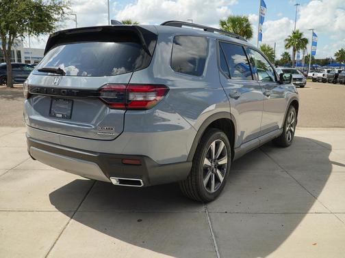 2025 Honda Pilot Touring 8-Passenger