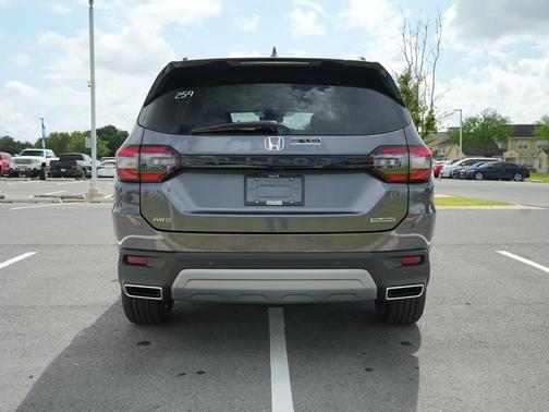 2025 Honda Pilot Touring 8-Passenger