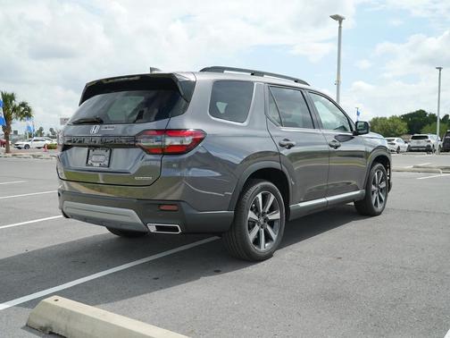 2025 Honda Pilot Touring 8-Passenger