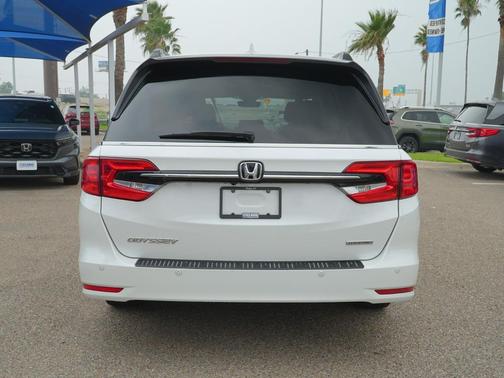 Platinum White Pearl 2024 Honda Odyssey Touring