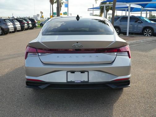 Shimmering Silver Pearl 2021 Hyundai ELANTRA SEL