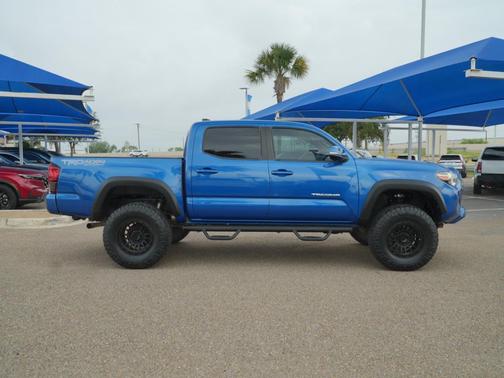 Blazing Blue Pearl 2018 Toyota Tacoma TRD Off Road