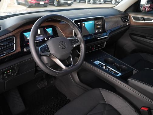 Platinum Gray Metallic 2024 Volkswagen Atlas 2.0T SE