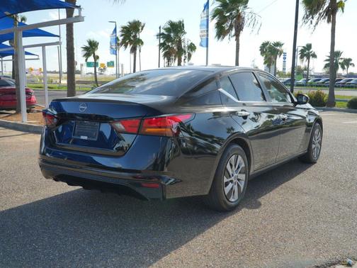 Super Black 2024 Nissan Altima S FWD