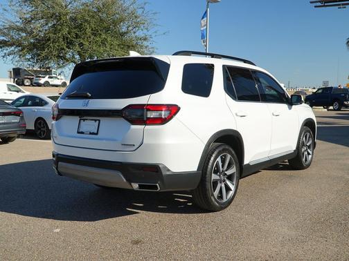 2023 Honda Pilot Touring 8-Passenger