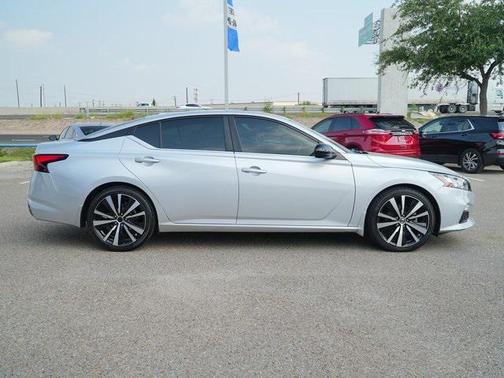 2020 Nissan Altima SR FWD