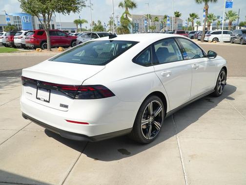 Platinum White Pearl 2026 Honda Accord SE