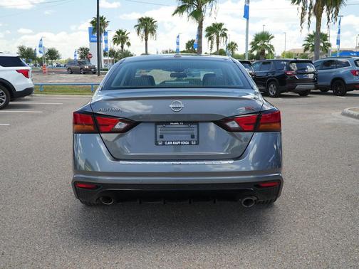 2023 Nissan Altima SR FWD