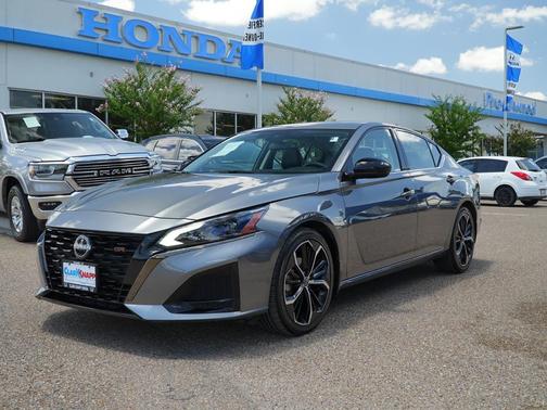 2023 Nissan Altima SR FWD